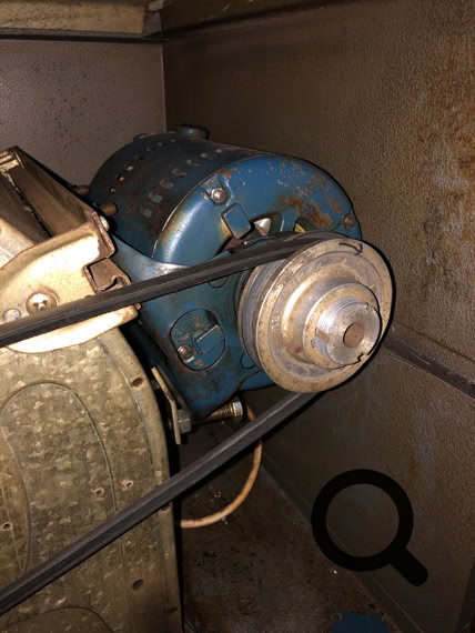 HI-VEE motor close-up, showing pulley and v belt.